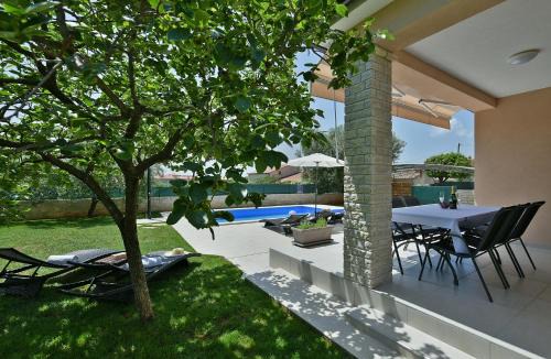 Galizana House | House Vedran 1125
