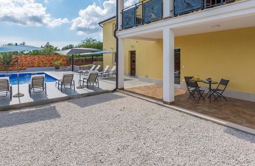 Diklici Cottage | House with private pool for 10 people surrounded by vineyard in a quiet location
