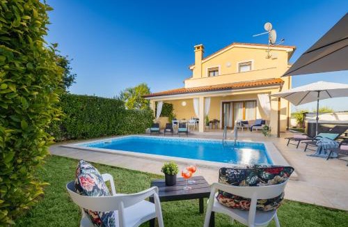 Pinezici Villa | House with pool and whirlpool