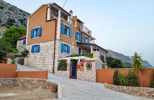 Jesenice Villa | House with private pool, sauna, basket, football field