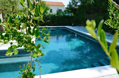 Split House | Huge holiday home with pool and hot tub
