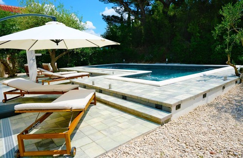 Split House | Huge holiday home with pool and hot tub