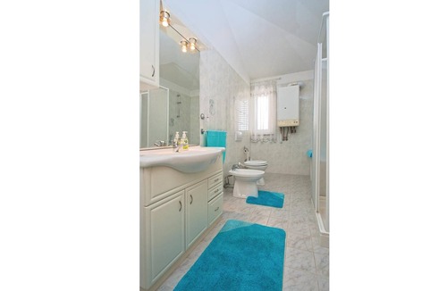 Galizana Apartment | In a quiet part of Galizana, between family houses, are these newly furnished apartments.