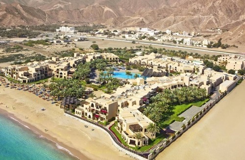 Al Aqah Hotel | Inviting Beachside Rooms with Sea View – Ideal for a Tranquil Getaway