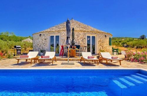 Supetar House | Island Getaway - Heritage House