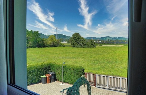 Limbus House | Jacuzzi, BBQ and EV Charger | 5BR Villa with Garden
