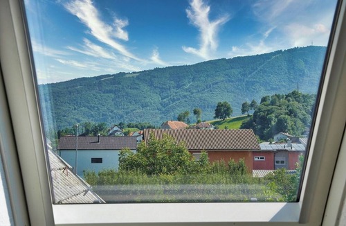 Limbus House | Jacuzzi, BBQ and EV Charger | 5BR Villa with Garden