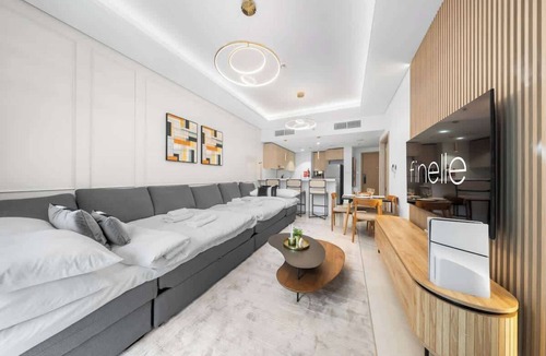 Jumeirah Village Circle Apartment | JVC 1BR nr Circle Mall | Sleeps 7 | Pool & Gym