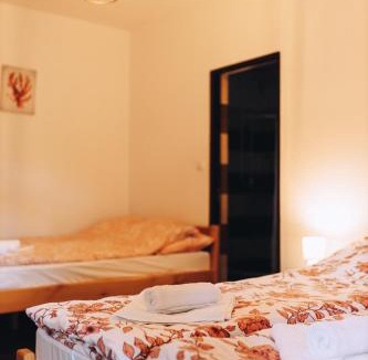 Comiat House | Kacor Guesthouse