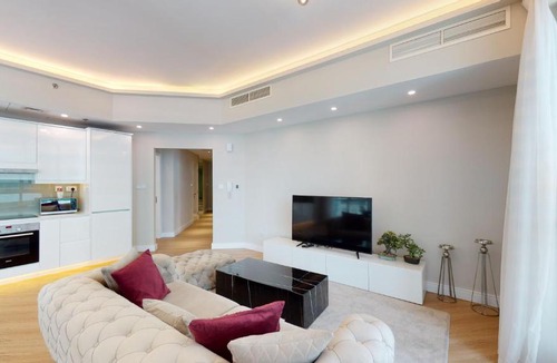 Dubai Marina Apartment | Key View - Torch Tower