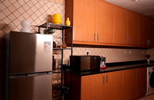 Al Majaz Bed & Breakfast | King Lake View Room near Dubai