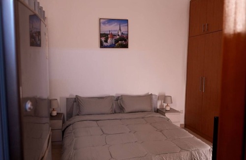 Al Majaz Bed & Breakfast | King Lake View Room with Private Balcony near Dubai
