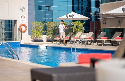 Barsha Heights House | King Room Near Saudi German Hospital By Luxury Bookings