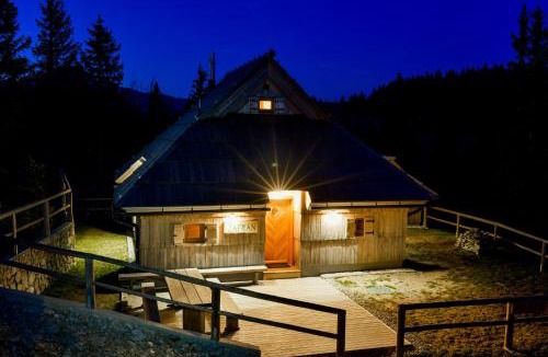 Kamnik Ski Chalet | Koča Žafran - Velika planina