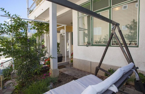 Bidol Apartment | Komfortable Ferienwohnung mit Terrasse in Bidol by Interhome