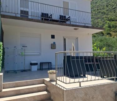 Trpanj House | Kuća za odmor DIJANA