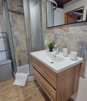 Krnjak Apartment | Kuća za odmor Helena