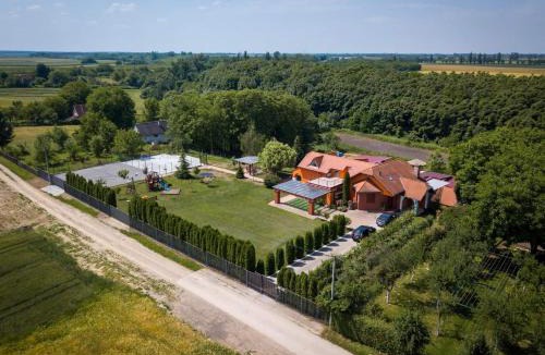Nustar House | Ladanjska Kuca Maras