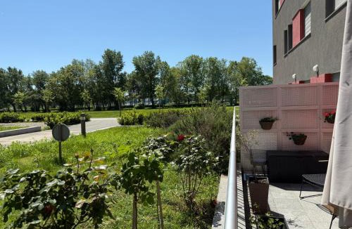 Zagreb Apartment | Lake Garden - Cozy Two-Bedroom Apartment with flexible Check-In, Terrace, and Netflix