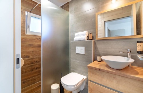 Bled Apartment | Lakeside Living: Modern Apartment Just 400m from Lake Bled