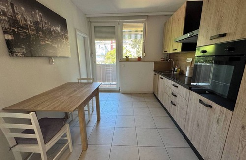 Bacvice Apartment | Large 3BR apartment in the center & sand beach 5BD