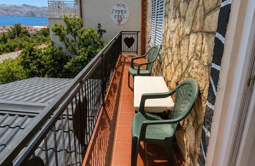 Karlobag Apartment | Large 4-Bedroom Apartment with Sea View & Balcony
