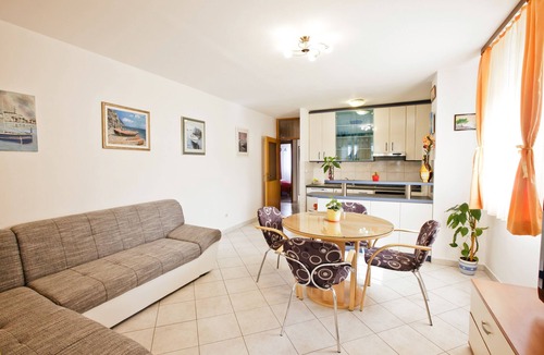 Solin Apartment | Large Two Bedroom Fully Equipped Apt With Free Parking near Split&Trogir Riviera