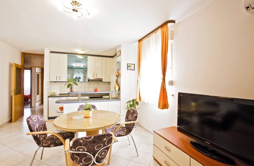Solin Apartment | Large Two Bedroom Fully Equipped Apt With Free Parking near Split&Trogir Riviera