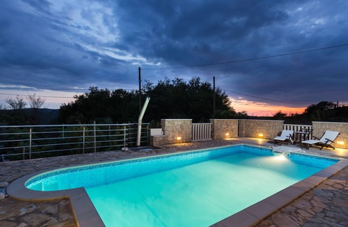 Mihanici House | Lazuština Paradise - Holiday Home with Swimming Pool