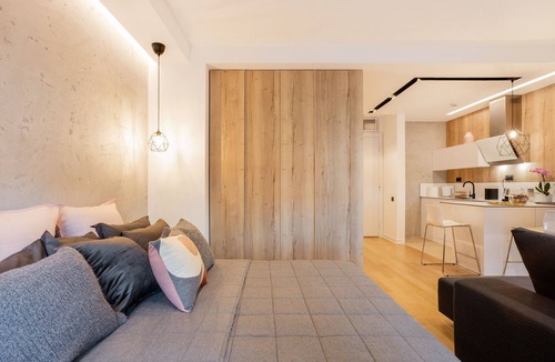 Novi Beograd Apartment | LEO Modern Apartment with free Garage, Self-Check-In, Wi-Fi and Concierge