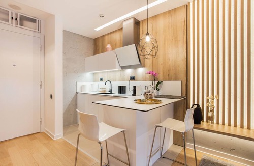 Novi Beograd Apartment | LEO Modern Apartment with free Garage, Self-Check-In, Wi-Fi and Concierge