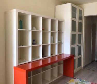 Drumul Taberei Apartment | Les Garçons I Sara - Sunny Colorful Studio near Plaza Mall