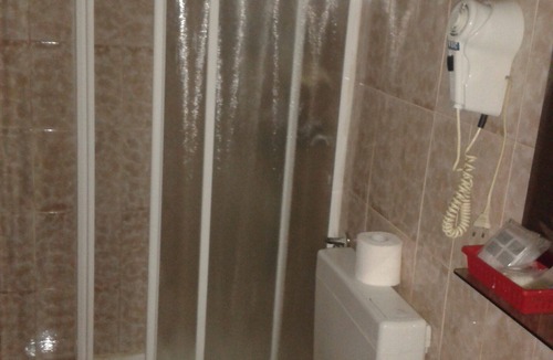 Medvode House | Ljubljana subrbs-Private Quad family room***, free parking, free wlan