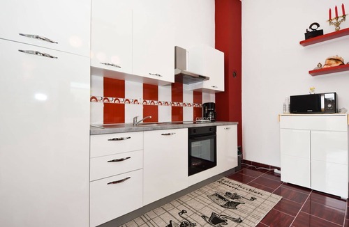Obrovac Apartment | Lovely apartment for 4 people with A/C, WIFI, TV and terrace