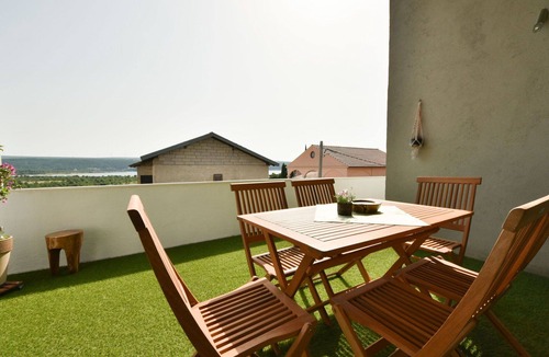 Obrovac Apartment | Lovely apartment for 4 people with A/C, WIFI, TV and terrace