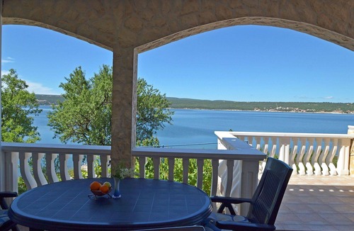 Obrovac Apartment | Lovely apartment for 5 guests with A/C, TV, terrace and parking