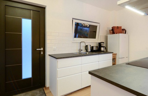 Seget Apartment | Lovely apartment for 4 guests with A/C, WIFI, pool, TV, terrace and pets allowed
