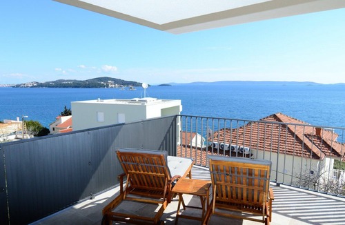 Seget Apartment | Lovely apartment for 4 guests with A/C, WIFI, pool, TV, terrace and pets allowed