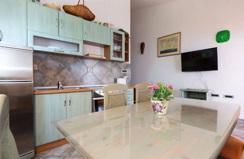 Senj Apartment | Lovely apartment for 4 guests with WIFI, A/C, TV, terrace and pets allowed