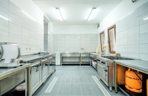Senj Apartment | Lovely apartment for 4 guests with WIFI, pool, TV, terrace and pets allowed