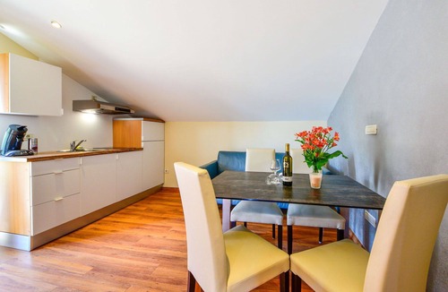 Sarsoni Apartment | Lovely apartment for 4 people with A/C, WIFI, pool, TV, patio and panoramic view