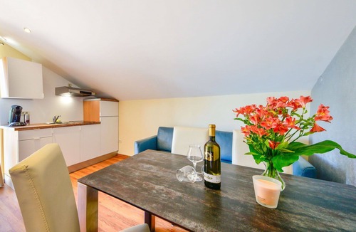 Sarsoni Apartment | Lovely apartment for 4 people with A/C, WIFI, pool, TV, patio and panoramic view