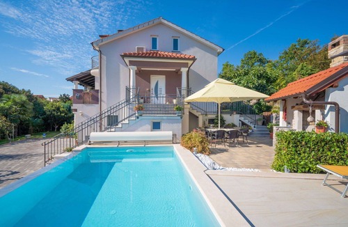 Sarsoni Apartment | Lovely apartment for 4 people with A/C, WIFI, pool, TV, patio and panoramic view