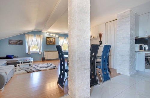 Rubesi Apartment | Lovely apartment for 4 people with A/C, WIFI, pool, TV and balcony