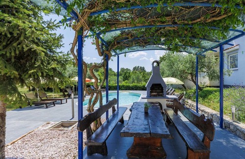 Presika Apartment | Lovely apartment for 5 guests with A/C, pool, WIFI, TV and terrace