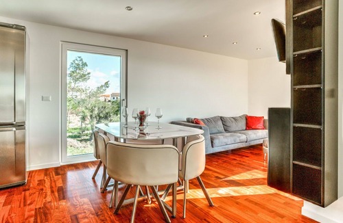 Lovrecica Apartment | Lovely apartment for 6 guests with A/C, WIFI, TV, terrace and pets allowed