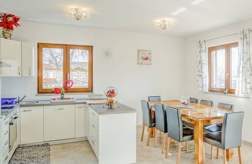 Tar-Vabriga Apartment | Lovely apartment for 6 people with WIFI, A/C, pool, TV, terrace and pets allowed