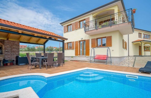Tar-Vabriga Apartment | Lovely apartment for 6 people with WIFI, A/C, pool, TV, terrace and pets allowed