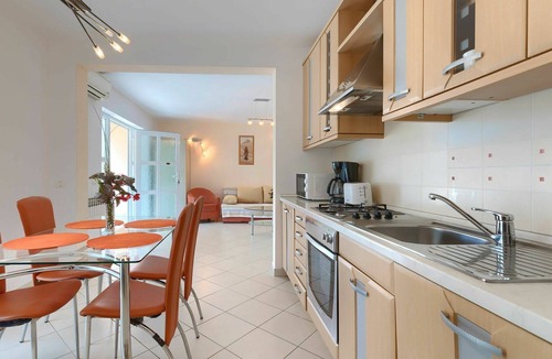 Modrusani Apartment | Lovely apartment for 8 people with WIFI, pool, A/C, TV and terrace