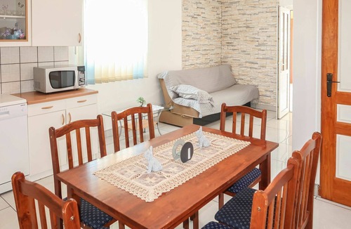 Cesarica Apartment | Lovely apartment for 8 people with WIFI, pool, A/C, TV and terrace